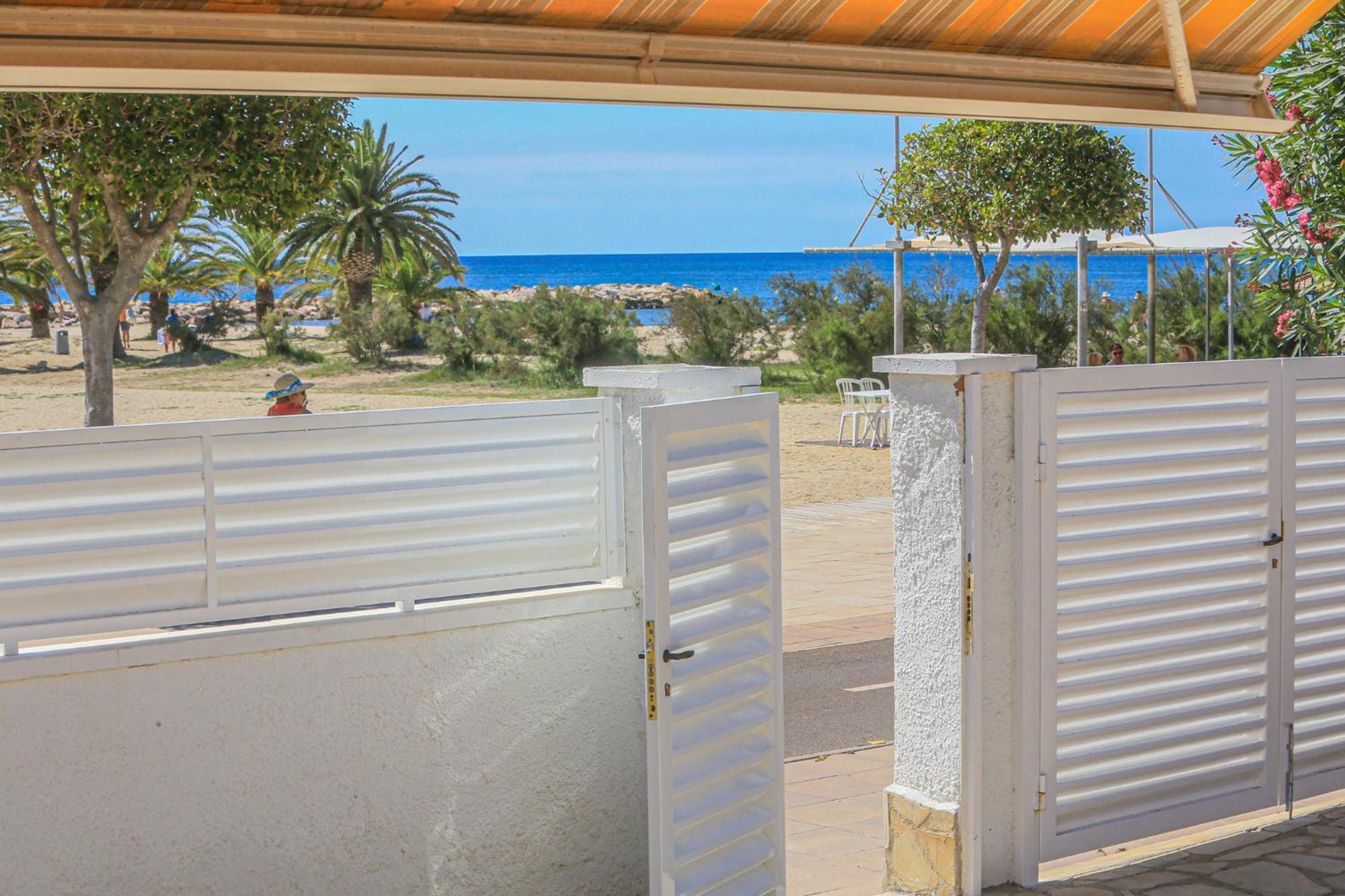 Litoral Costa Dorada - Villa Laura II Only Families 坎布里尔斯 外观 照片