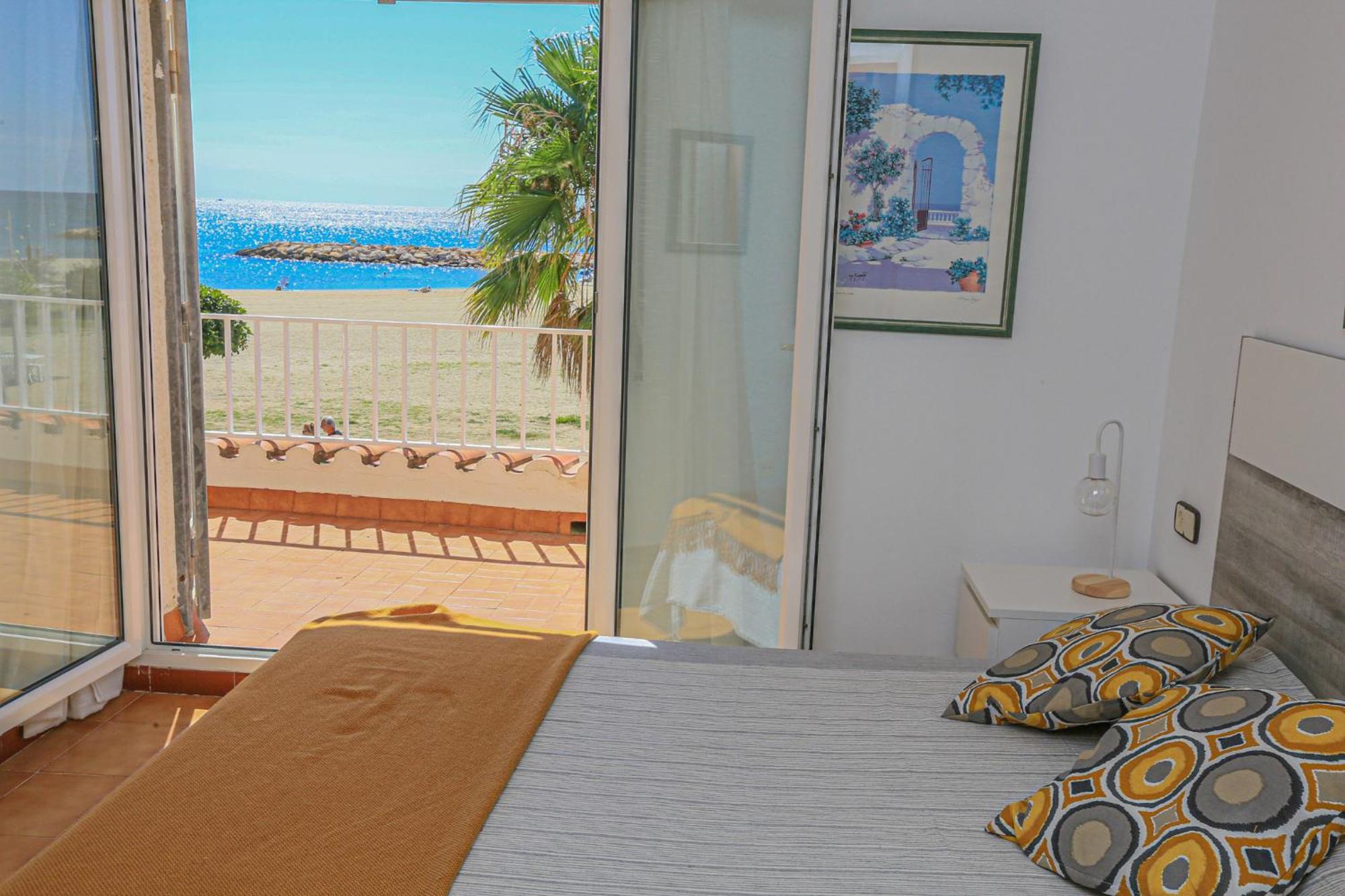 Litoral Costa Dorada - Villa Laura II Only Families 坎布里尔斯 外观 照片