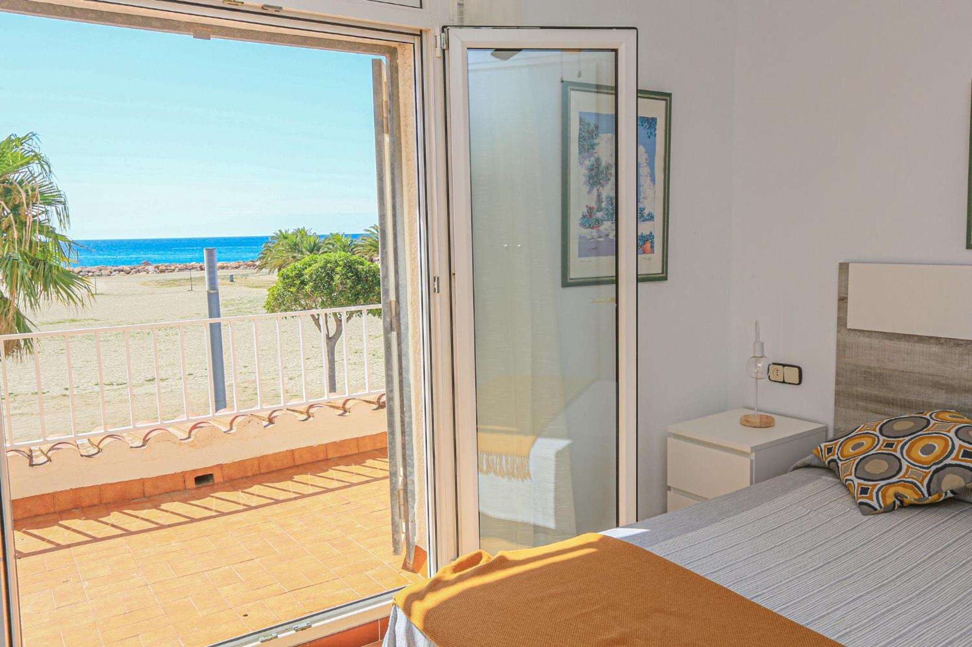 Litoral Costa Dorada - Villa Laura II Only Families 坎布里尔斯 外观 照片