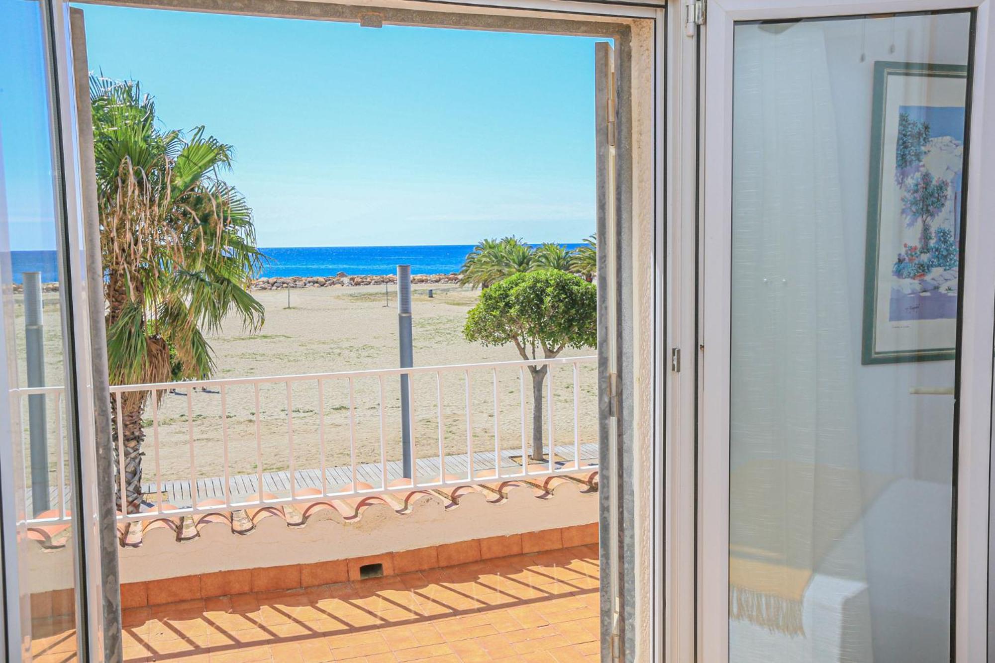 Litoral Costa Dorada - Villa Laura II Only Families 坎布里尔斯 外观 照片