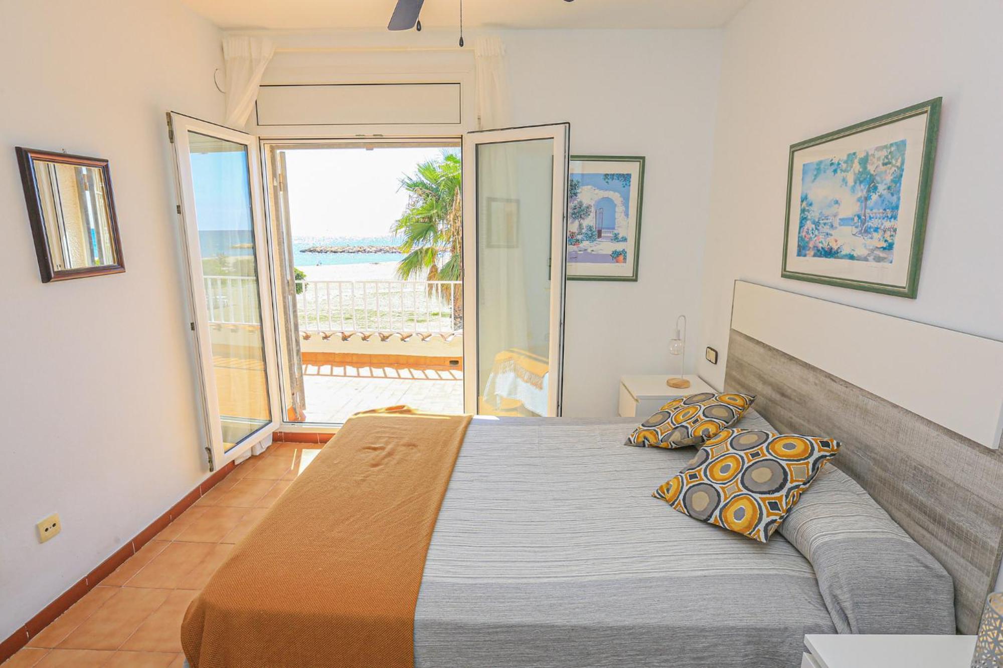 Litoral Costa Dorada - Villa Laura II Only Families 坎布里尔斯 外观 照片