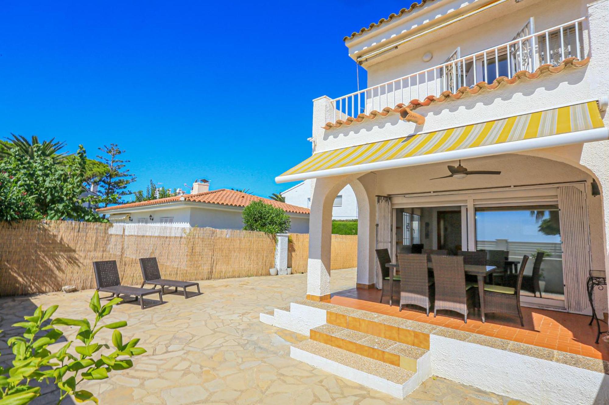 Litoral Costa Dorada - Villa Laura II Only Families 坎布里尔斯 外观 照片