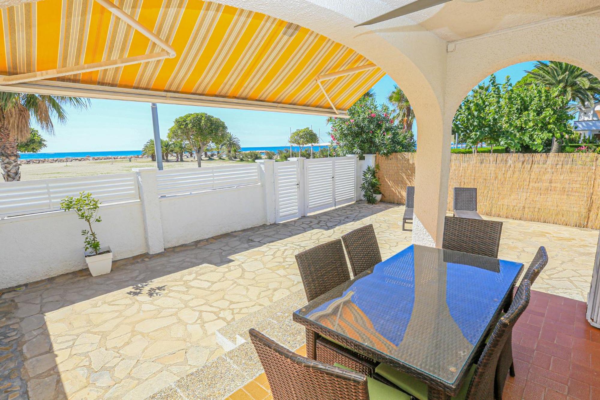 Litoral Costa Dorada - Villa Laura II Only Families 坎布里尔斯 外观 照片